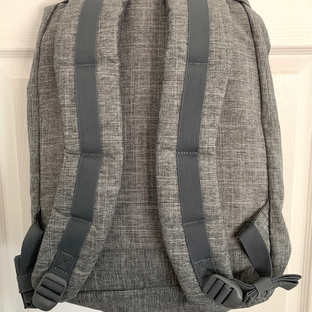 SOLD-Herschel Backpack 🎒 - Picture 5 of 16